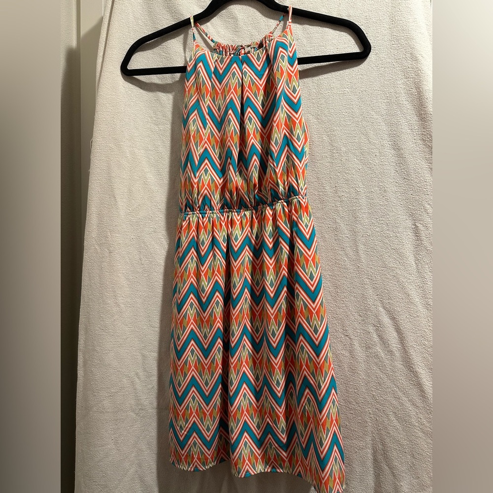 High neck zigzag pattern dress